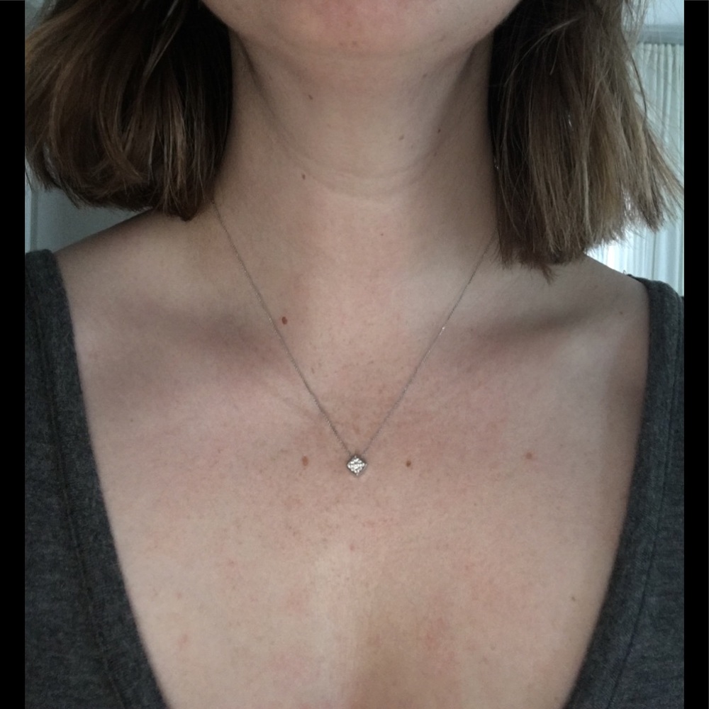 Diamond pendant necklace